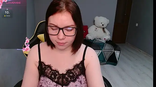 Emily Amorre online show from September 22, 2025, 1:11 am
