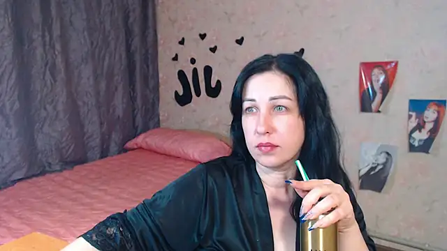 Snapshot of JillStevens chatting on November 8, 2025, 4:27 am JillStevens online show from November 8, 2025, 4:27 am