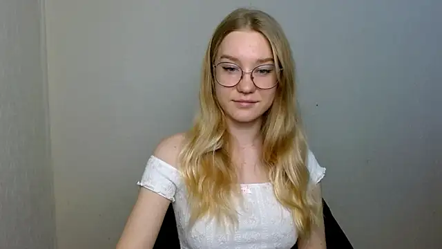 Snapshot of cindi_hot chatting on November 24, 2025, 3:23 pm cindi hot online show from November 24, 2025, 3:23 pm