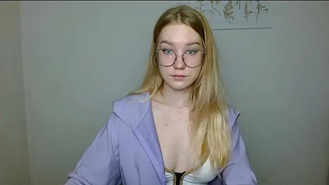 Snapshot of cindi_hot chatting on November 3, 2025, 10:08 am cindi hot online show from November 3, 2025, 10:08 am