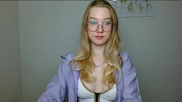 Snapshot of cindi_hot chatting on October 8, 2025, 9:33 am cindi hot online show from October 8, 2025, 9:33 am