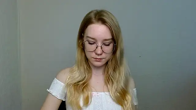 Snapshot of cindi_hot chatting on November 19, 2025, 8:14 am cindi hot online show from November 19, 2025, 8:14 am