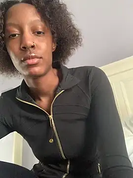 Snapshot of Bluesaphireee chatting on March 9, 2025, 6:54 pm Bluesaphireee online show from March 9, 2025, 6:54 pm