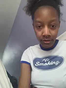 Snapshot of Bluesaphireee chatting on March 17, 2025, 2:12 pm Bluesaphireee online show from March 17, 2025, 2:12 pm