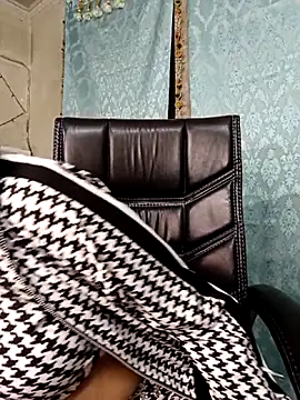 Parinaaz18 online show from November 10, 2025, 1:32 am