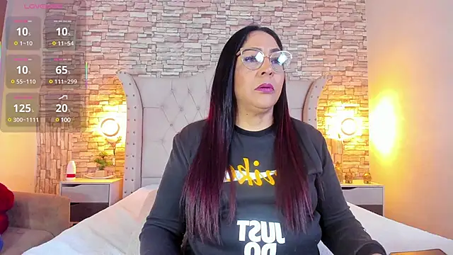 Snapshot of Gina_Myers chatting on March 11, 2025, 12:17 pm Gina Myers online show from March 11, 2025, 12:17 pm