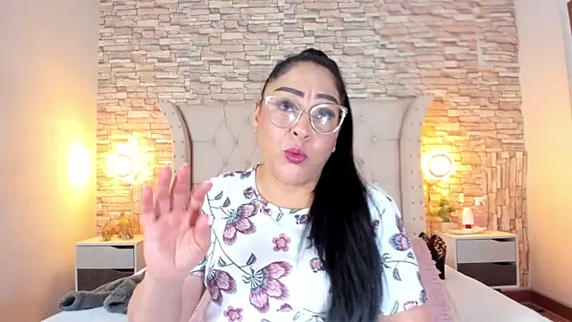 Snapshot of Gina_Myers chatting on September 24, 2025, 12:44 pm Gina Myers online show from September 24, 2025, 12:44 pm