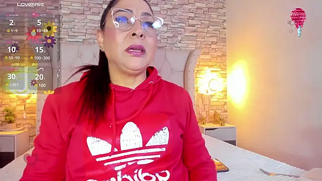 Snapshot of Gina_Myers chatting on February 3, 2025, 1:19 pm Gina Myers online show from February 3, 2025, 1:19 pm
