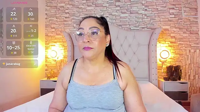 Snapshot of Gina_Myers chatting on February 25, 2025, 12:38 pm Gina Myers online show from February 25, 2025, 12:38 pm