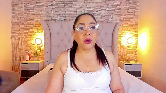 Snapshot of Gina_Myers chatting on March 13, 2025, 12:24 pm Gina Myers online show from March 13, 2025, 12:24 pm