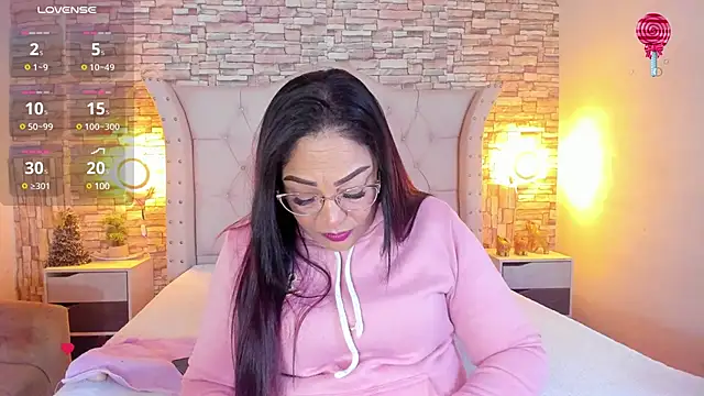 Snapshot of Gina_Myers chatting on February 1, 2025, 12:37 pm Gina Myers online show from February 1, 2025, 12:37 pm