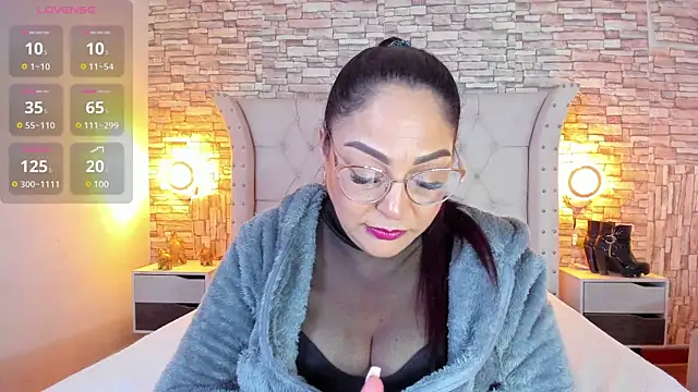 Snapshot of Gina_Myers chatting on March 6, 2025, 12:09 pm Gina Myers online show from March 6, 2025, 12:09 pm