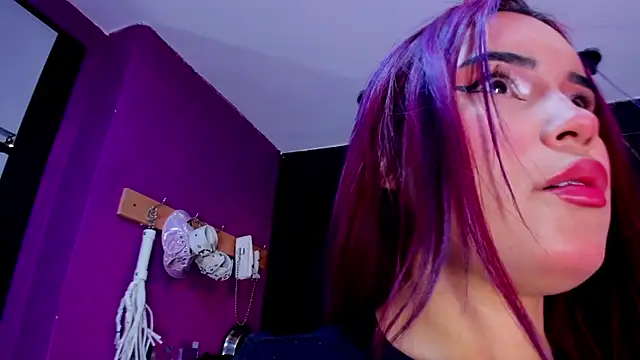 Alexa Slave online show from December 4, 2025, 7:02 pm