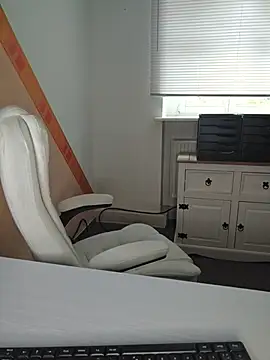 Snapshot of -BonnieBlack- chatting on July 7, 2026, 7:56 am -BonnieBlack- online show from July 7, 2026, 7:56 am