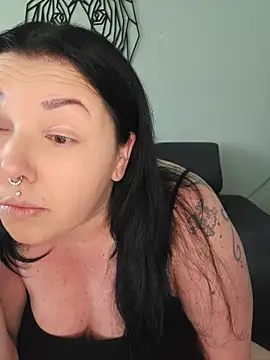 -BonnieBlack- online show from May 18, 2026, 6:29 am