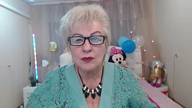 KayleSmoll online show from September 17, 2025, 6:21 pm