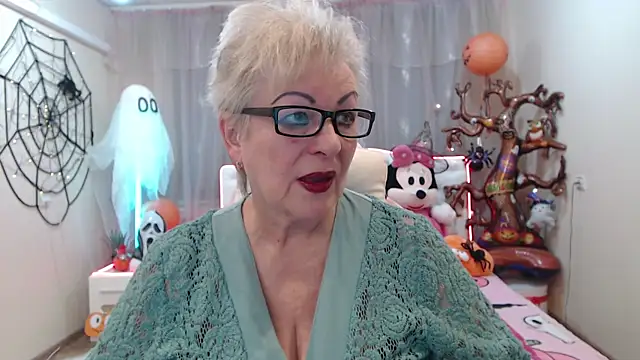 KayleSmoll online show from October 31, 2025, 7:43 pm