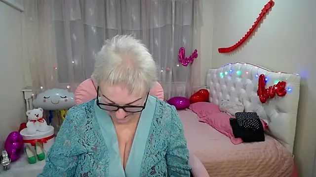 KayleSmoll online show from February 26, 2025, 7:42 pm