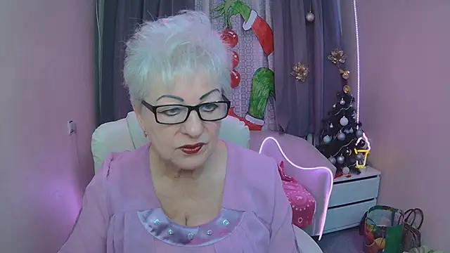 KayleSmoll online show from December 18, 2025, 7:29 pm