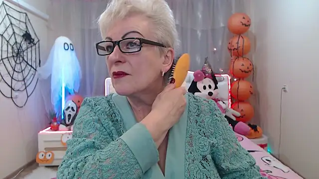 KayleSmoll online show from October 18, 2025, 6:21 pm