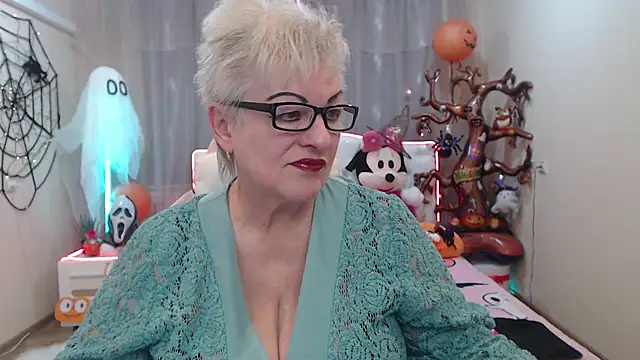 KayleSmoll online show from October 24, 2025, 6:29 pm