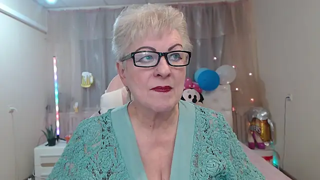 KayleSmoll online show from October 4, 2025, 7:15 pm