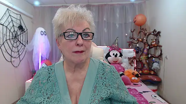 KayleSmoll online show from November 1, 2025, 7:30 pm