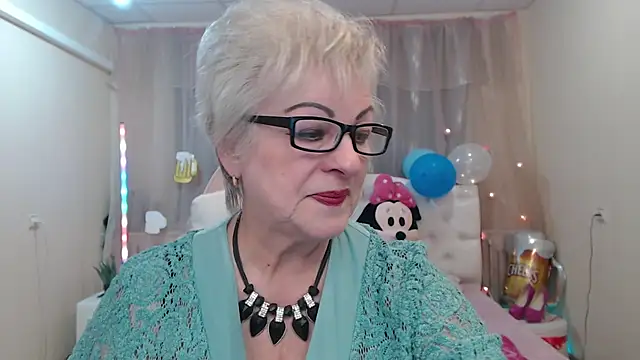 KayleSmoll online show from September 19, 2025, 6:34 pm