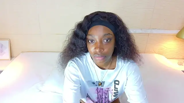 Snapshot of Shamiraa_moore chatting on October 9, 2025, 7:47 pm Shamiraa moore online show from October 9, 2025, 7:47 pm