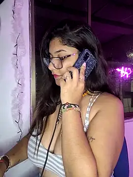 Snapshot of Sofythom1 chatting on February 18, 2025, 1:32 am Sofythom1 online show from February 18, 2025, 1:32 am