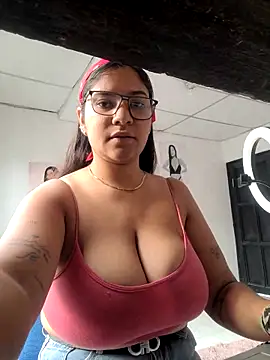 Snapshot of Sofythom1 chatting on March 5, 2025, 9:26 pm Sofythom1 online show from March 5, 2025, 9:26 pm