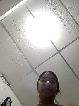 Sofythom1 online show from November 26, 2025, 2:33 am