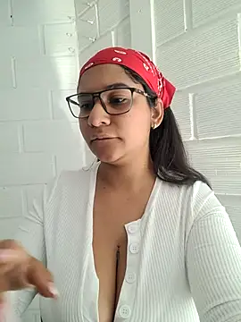 Snapshot of Sofythom1 chatting on March 9, 2025, 9:14 pm Sofythom1 online show from March 9, 2025, 9:14 pm