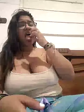 Snapshot of Sofythom1 chatting on January 15, 2025, 1:02 am Sofythom1 online show from January 15, 2025, 1:02 am