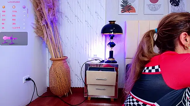 alice-millerr online show from September 25, 2025, 7:09 pm