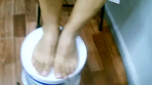 leona- online show from April 19, 2026, 6:54 pm