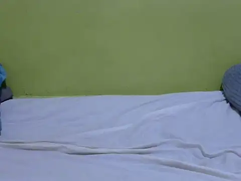 QUEEN-LIZ online show from November 19, 2025, 4:12 am