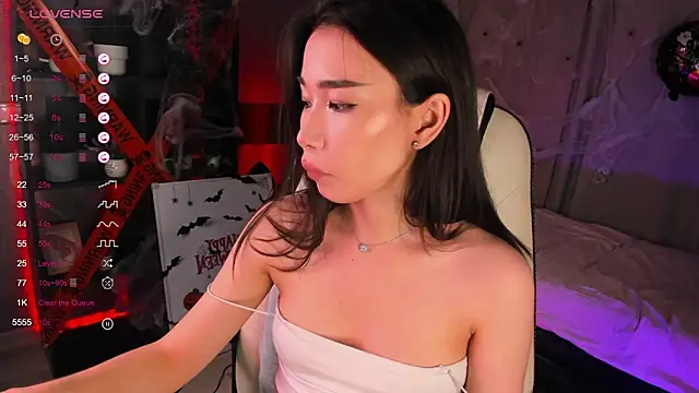 sensualily online show from October 15, 2025, 2:58 pm