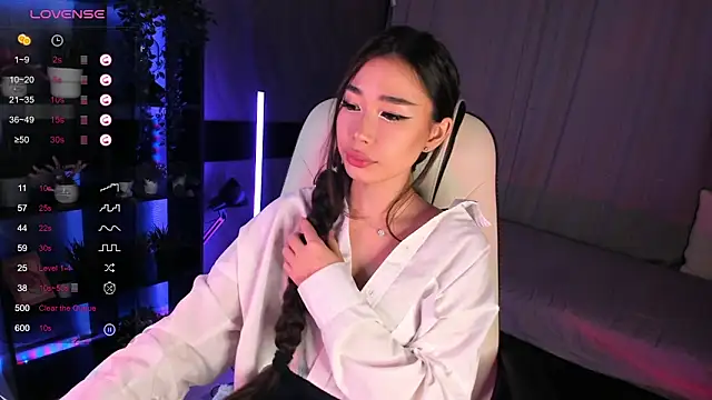 sensualily online show from November 6, 2025, 3:38 pm