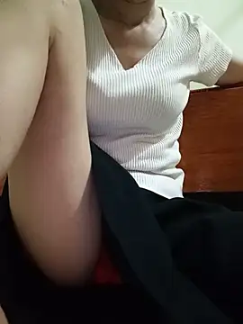 YunLem online show from May 16, 2026, 1:26 am