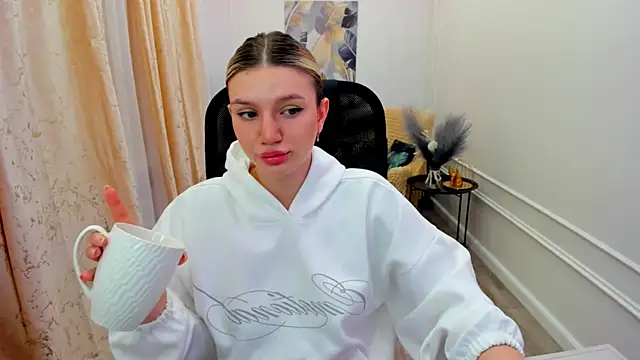 Snapshot of SelenaeMoore chatting on July 1, 2026, 4:13 am SelenaeMoore online show from July 1, 2026, 4:13 am