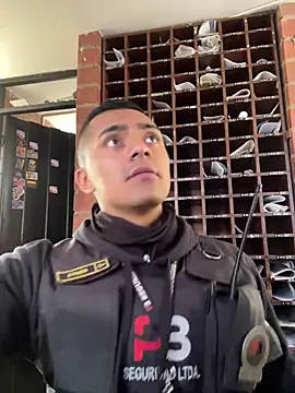 Snapshot of Stiven-Bell chatting on January 24, 2025, 1:25 pm Stiven-Bell online show from January 24, 2025, 1:25 pm