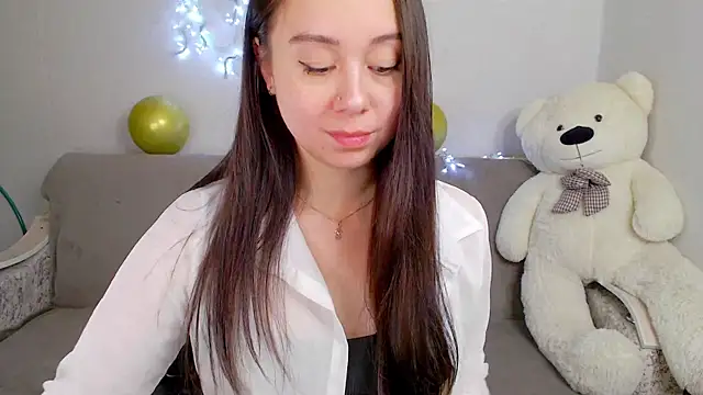 Snapshot of AlinaWett chatting on September 23, 2025, 9:33 pm AlinaWett online show from September 23, 2025, 9:33 pm