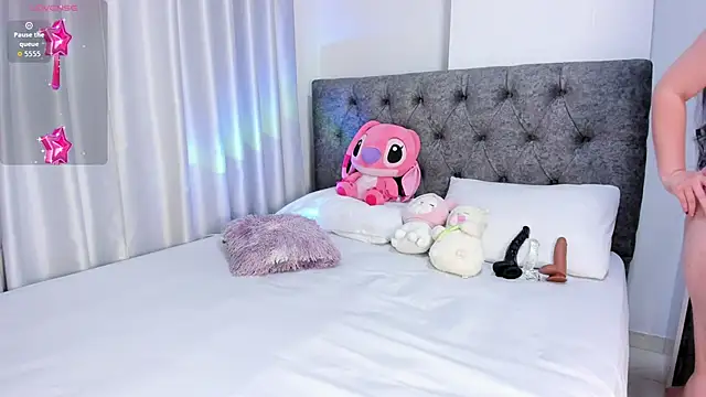 abbyfoxx  online show from March 28, 2026, 10:33 pm