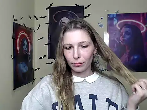 Snapshot of StrangerGi chatting on March 18, 2025, 3:44 pm StrangerGi online show from March 18, 2025, 3:44 pm