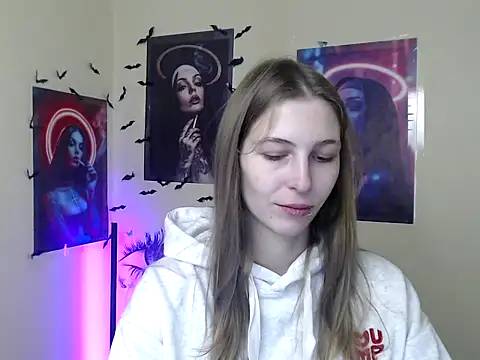 Snapshot of StrangerGi chatting on November 10, 2025, 12:32 pm StrangerGi online show from November 10, 2025, 12:32 pm