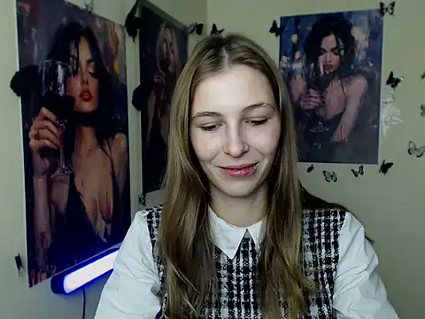 Snapshot of StrangerGi chatting on October 26, 2025, 7:53 am StrangerGi online show from October 26, 2025, 7:53 am