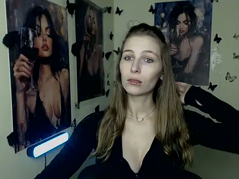 Snapshot of StrangerGi chatting on November 13, 2025, 12:42 pm StrangerGi online show from November 13, 2025, 12:42 pm