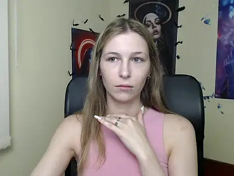StrangerGi online show from June 17, 2026, 6:13 am