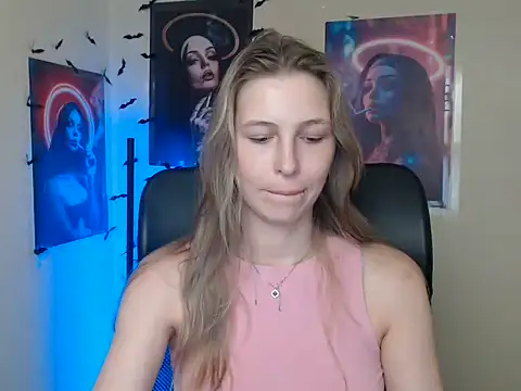 StrangerGi online show from July 22, 2026, 6:15 am